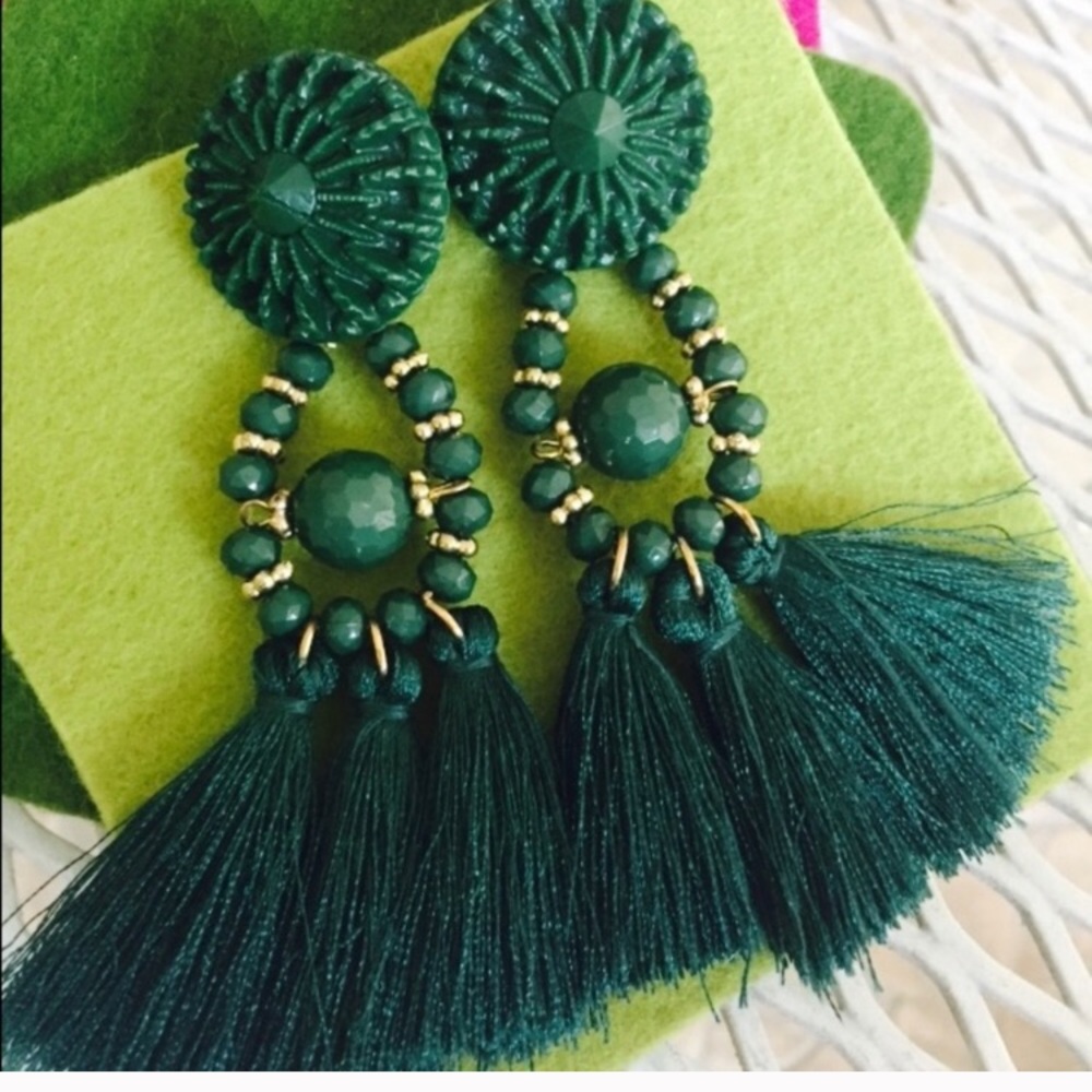 NWT: Green tassel earrings set in gold 🌟😍💚
